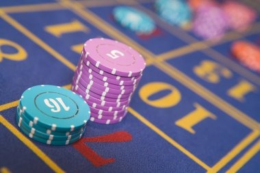 Live dealer blackjack table stream with card display